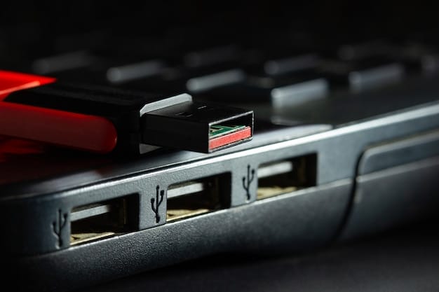 A close-up of various external hard drives (HDD and SSD) showing their connection ports (USB 3.0/Thunderbolt). The background is a blurry image of different desktop computers.